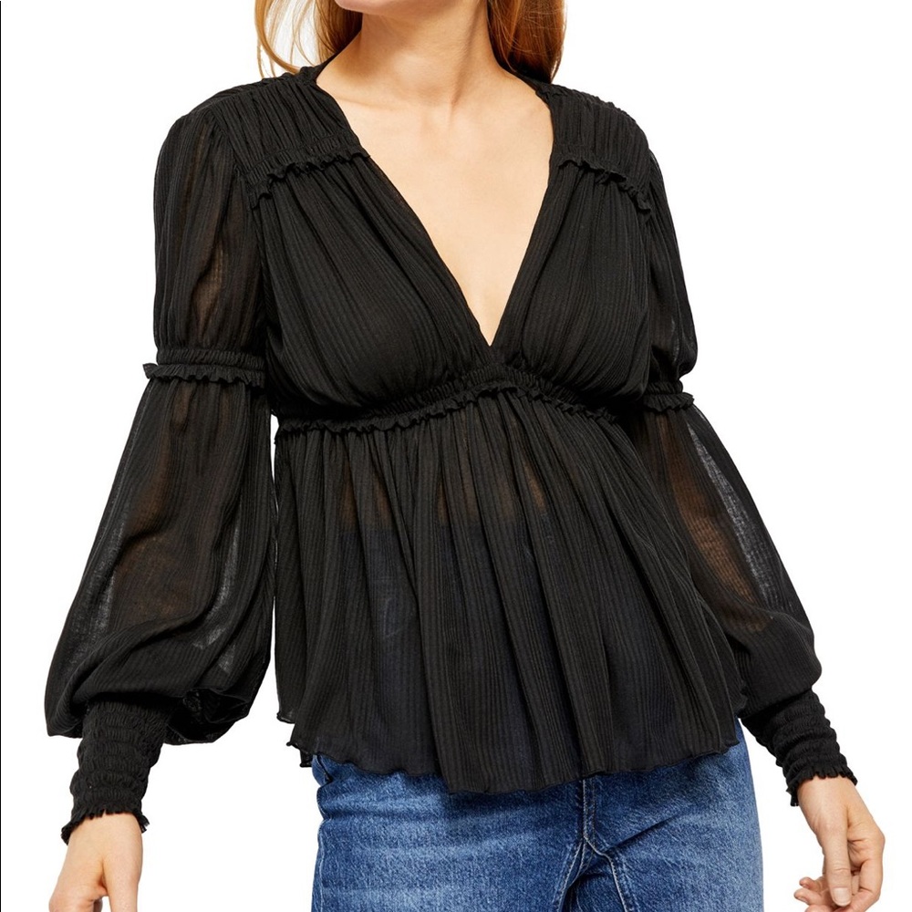 Free People black top ⭐️